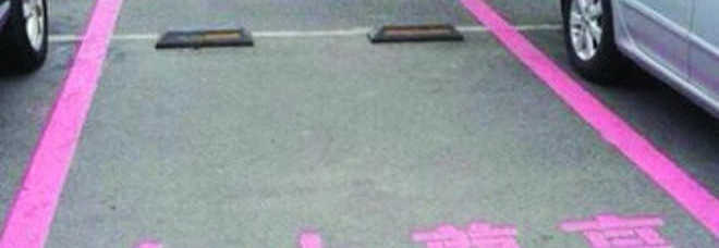 cina 1 - DONNE  IN CINA: VAGONI DELLA METRO ESCLUSIVI E PARCHEGGI ROSA CON SPAZIO  PIU' VASTO