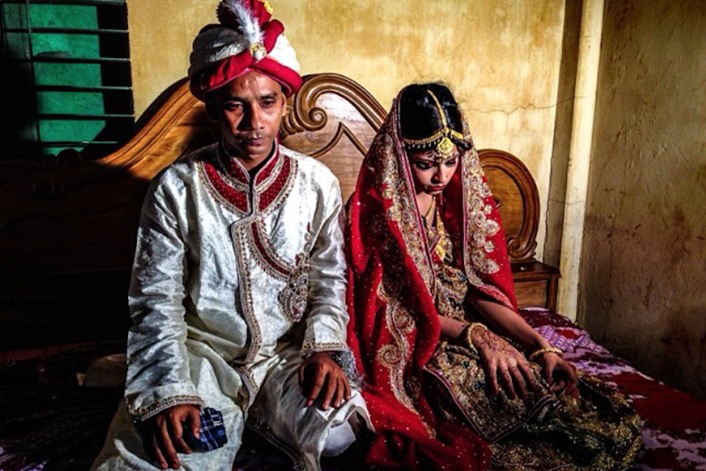 BANGLADESH,
ECCO LA "SPOSA BAMBINA PIU' TRISTE CHE ABBIA MAI VISTO" 2 ban 1 - BANGLADESH,
ECCO LA "SPOSA BAMBINA PIU' TRISTE CHE ABBIA MAI VISTO"