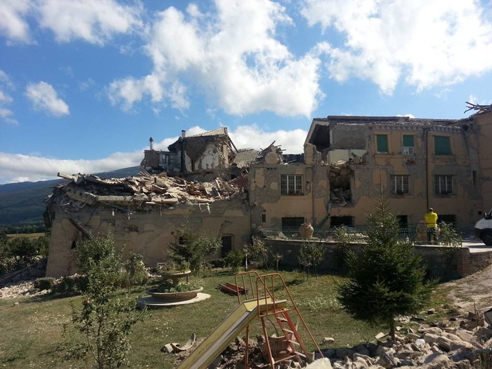 TERREMOTO,
PUTIN CI OFFRE AIUTI
CREMLINO PRONTO A INVIARE GLI UOMINI DELL'IPERTECNOLOGICA UNITA'
"TSENTROSPAS" 2 tom02 - TERREMOTO,
PUTIN CI OFFRE AIUTI
CREMLINO PRONTO A INVIARE GLI UOMINI DELL'IPERTECNOLOGICA UNITA'
"TSENTROSPAS"