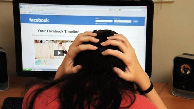INSULTA
E DIFFAMA L'EX SU FACEBOOK CON FALSI PROFILI: STALKER NEI GUAI 2 vz1632 - INSULTA
E DIFFAMA L'EX SU FACEBOOK CON FALSI PROFILI: STALKER NEI GUAI