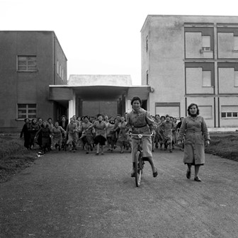 GIORNATA
INTERNAZIONALE DELLA DONNA, MOSTRA FOTOGRAFICA "DONNE &
LAVORO" 2 8del - GIORNATA
INTERNAZIONALE DELLA DONNA, MOSTRA FOTOGRAFICA "DONNE &
LAVORO"