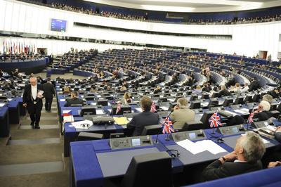 dgm - EUROPARLAMENTO,  INTERVENTO CHOC: "DONNE MENO INTELLIGENTI, DEVONO GUADAGNARE  MENO"