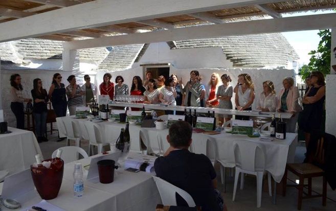 LA
FESTA DELLE DONNE DEL VINO: IN PUGLIA SI RACCONTA LA PARTE FEMMINILE
DEL COMPARTO PRODUTTIVO 2 ddv - LA
FESTA DELLE DONNE DEL VINO: IN PUGLIA SI RACCONTA LA PARTE FEMMINILE
DEL COMPARTO PRODUTTIVO