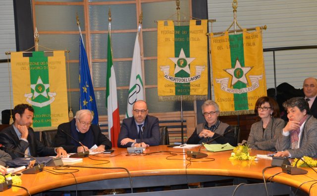 DONNE
E LAVORO: ANCORA NUMEROSE LE CRITICITA' DA RISOLVERE 2 dl - DONNE
E LAVORO: ANCORA NUMEROSE LE CRITICITA' DA RISOLVERE