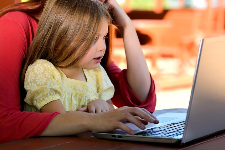 FAMIGLIA 
 E TECNOLOGIE: UN RAPPORTO CHE FUNZIONA, SE UNITO ALL'EDUCAZIONE 2 ft - FAMIGLIA 
 E TECNOLOGIE: UN RAPPORTO CHE FUNZIONA, SE UNITO ALL'EDUCAZIONE