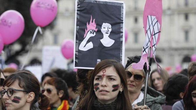 MOLESTIE 
 SESSUALI, I NUMERI DELL'ISTAT: TRA LE DONNE 8,8 MILIONI DI VITTIME 2 vz1817 - MOLESTIE 
 SESSUALI, I NUMERI DELL'ISTAT: TRA LE DONNE 8,8 MILIONI DI VITTIME