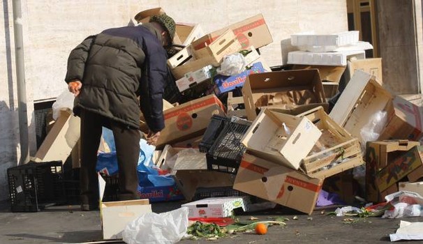 ALLARME
POVERTA', BANKITALIA: A RISCHIO UN ITALIANO SU QUATTRO 2 pov18 - ALLARME
POVERTA', BANKITALIA: A RISCHIO UN ITALIANO SU QUATTRO