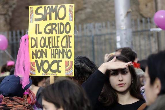 LA
NUOVA STAGIONE DELLE LOTTE FEMMINILI 2 lf - LA
NUOVA STAGIONE DELLE LOTTE FEMMINILI