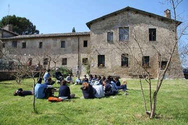 MILLE
E UNA NOTTE DI MISERICORDIA. VACANZE GRATIS PER LE FAMIGLIE
INDIGENTI 3 mun1 - MILLE
E UNA NOTTE DI MISERICORDIA. VACANZE GRATIS PER LE FAMIGLIE
INDIGENTI