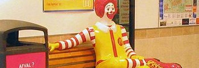 mcd - McDONALD's,  10 RAGAZZE E DONNE DENUNCIANO: "MOLESTATE SESSUALMENTE  DA COLLEGHI E SUPERIORI"