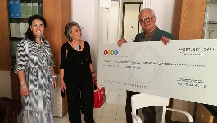 RICERCATRICE
PERDE IL CONCORSO A LA SAPIENZA: RISARCITA DOPO 28 ANNI CON
260MILA EURO 2 cls - RICERCATRICE
PERDE IL CONCORSO A LA SAPIENZA: RISARCITA DOPO 28 ANNI CON
260MILA EURO