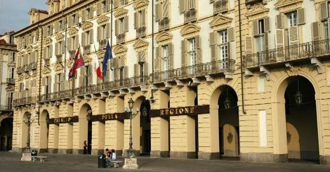 UN 
 PREMIO PER "DONNE DI VALORE" 2 ddv - UN 
 PREMIO PER "DONNE DI VALORE"