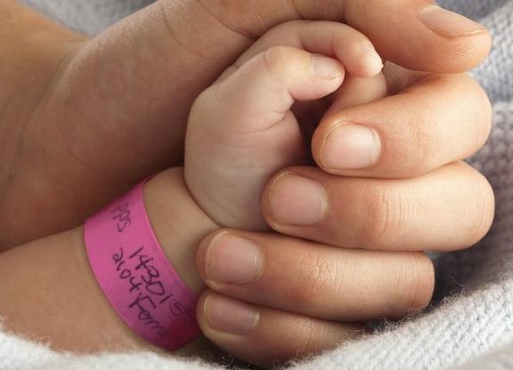 IL 
 CONSIGLIO COMUNALE HA ADOTTATO LA CARTA DEI DIRITTI DELLA BAMBINA 2 mcdb - IL 
 CONSIGLIO COMUNALE HA ADOTTATO LA CARTA DEI DIRITTI DELLA BAMBINA