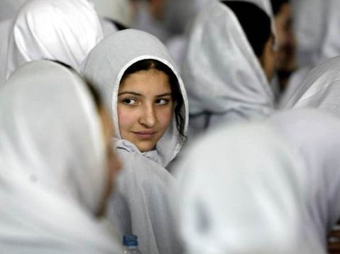 OLTRE
LE VIOLENZE, COSI' LE DONNE DI KABUL IMPARANO A DIRE DI NO 2 afgh1801 - OLTRE
LE VIOLENZE, COSI' LE DONNE DI KABUL IMPARANO A DIRE DI NO