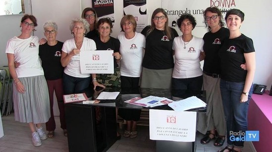 VIOLENZA 
 SULLE DONNE: TREND IN AUMENTO: DA 10 ANNI L'IMPEGNO DI ME.DEA 2 vz1871 - VIOLENZA 
 SULLE DONNE: TREND IN AUMENTO: DA 10 ANNI L'IMPEGNO DI ME.DEA