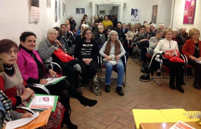 ROMA 
 - ALLA CASA INTERNAZIONALE DELLE DONNE LA SALA SIMONETTA TOSI 
 STRAPIENA PER IL PREMIO DEL 
 PAESE DELLE DONNE & DONNE E POESIA 2 ppd - ROMA 
 - ALLA CASA INTERNAZIONALE DELLE DONNE LA SALA SIMONETTA TOSI 
 STRAPIENA PER IL PREMIO DEL 
 PAESE DELLE DONNE & DONNE E POESIA