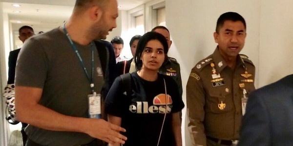 LA STORIA DELLA DICIOTTENNE SAUDITA CHE SI E’ CHIUSA IN UNA STANZA D’HOTEL A BANGKOK