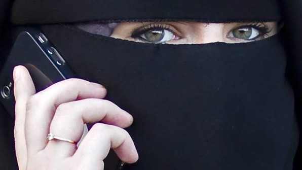 ARABIA 
 SAUDITA – IL MARITO PUO’ DIVORZIARE CON UN SMS
 LA DONNA RESPINTA COME MERCE NON PIU’ FRUIBILE