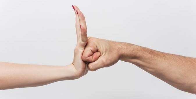 IL 
 COMUNE AFFRONTA IL TEMA VIOLENZA. CORSO PER DARE SOSTEGNO ALLE 
 DONNE